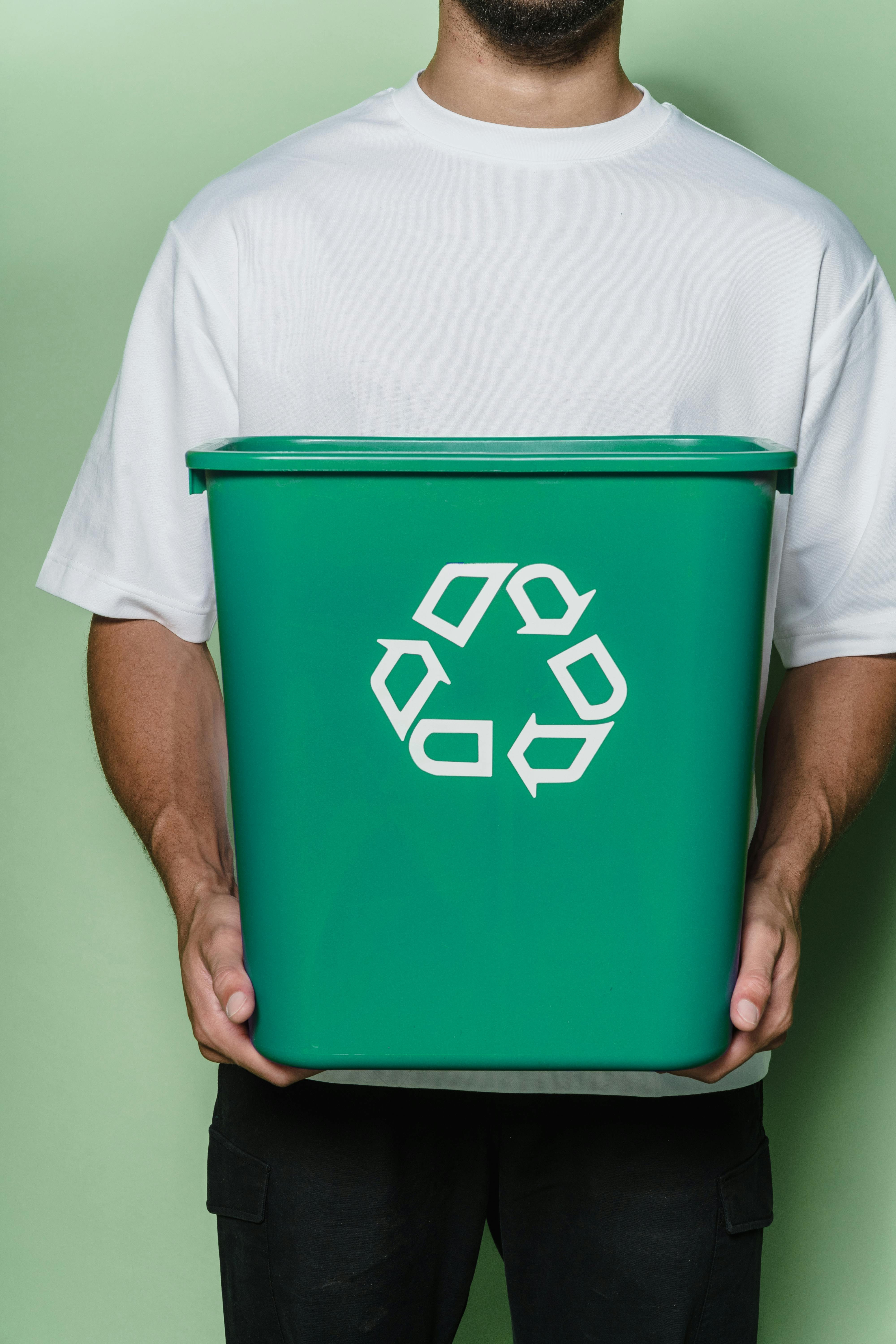 recycle triangle on green bin